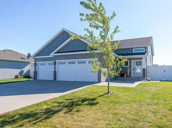 6059 Autumn Dr S, Fargo, ND 58104