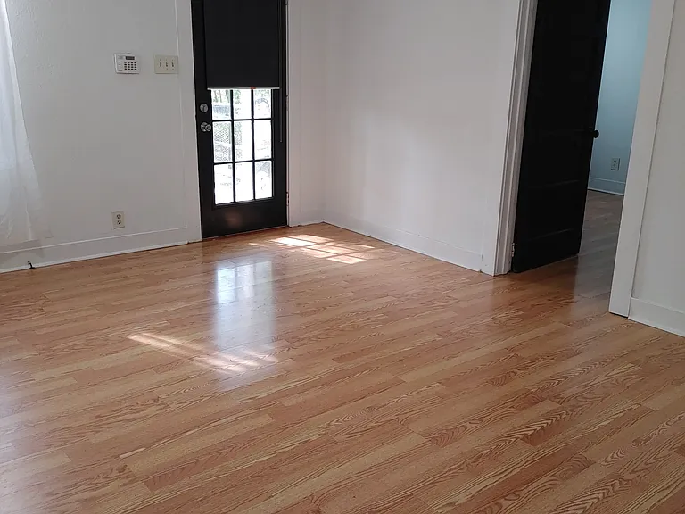551 Glenmore Ave — Photo 3