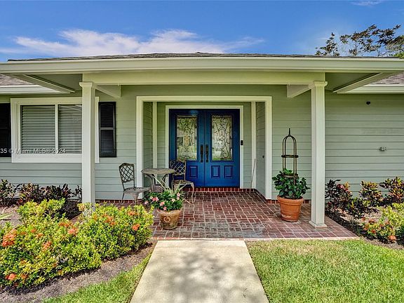 3rd image of 874 Blueberry Dr