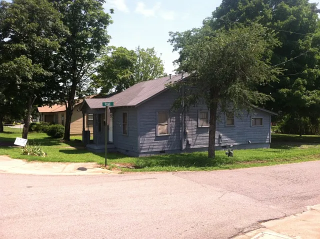 813 S Rogers St — Photo 37