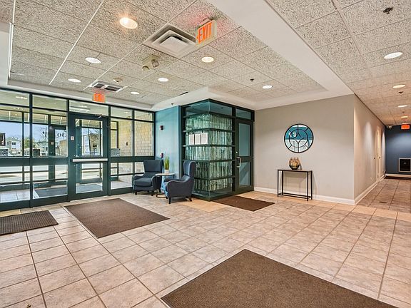 3rd image of 1930 N Harlem Ave APT 302