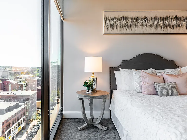 The Residence at 1000 Elm — Photo 16