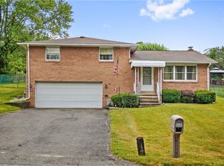 21 Willow Crossing Rd, Greensburg, PA 15601