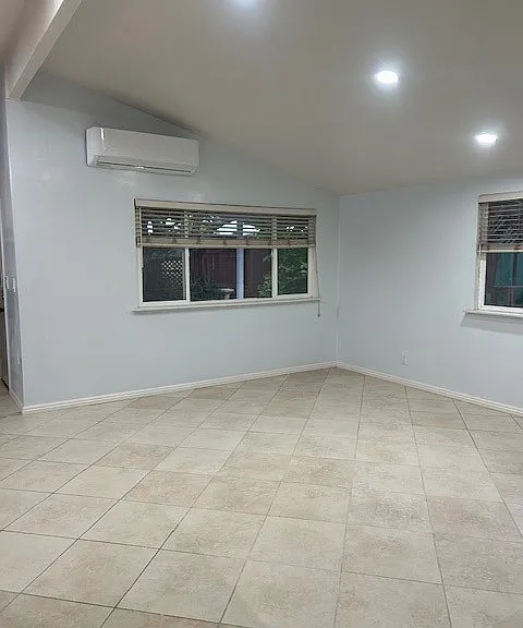 1083 Gilwood Ave — Photo 6
