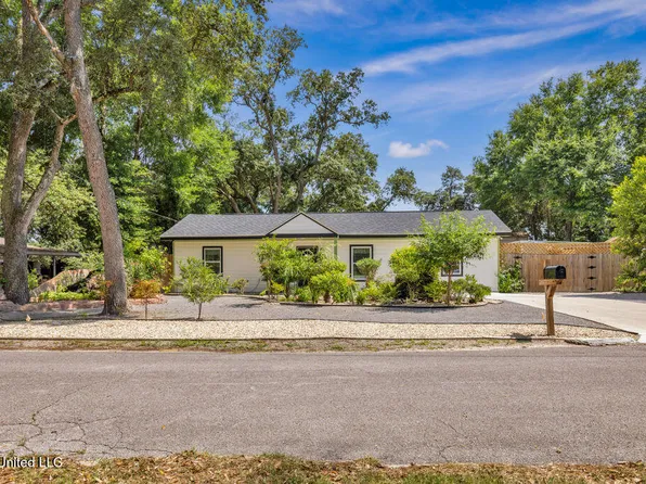 2085 Pat Ln, Biloxi, MS 39531