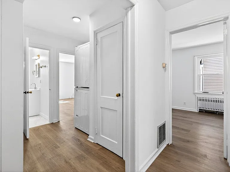 290-92 Louis St #1 — Photo 17