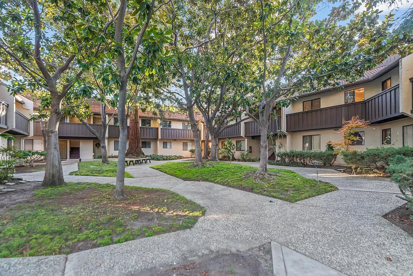 2 bed, 822 sqft, $3,700 — Photo 1