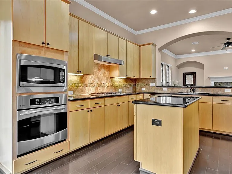 2725 Kings Retreat Cir — Photo 9
