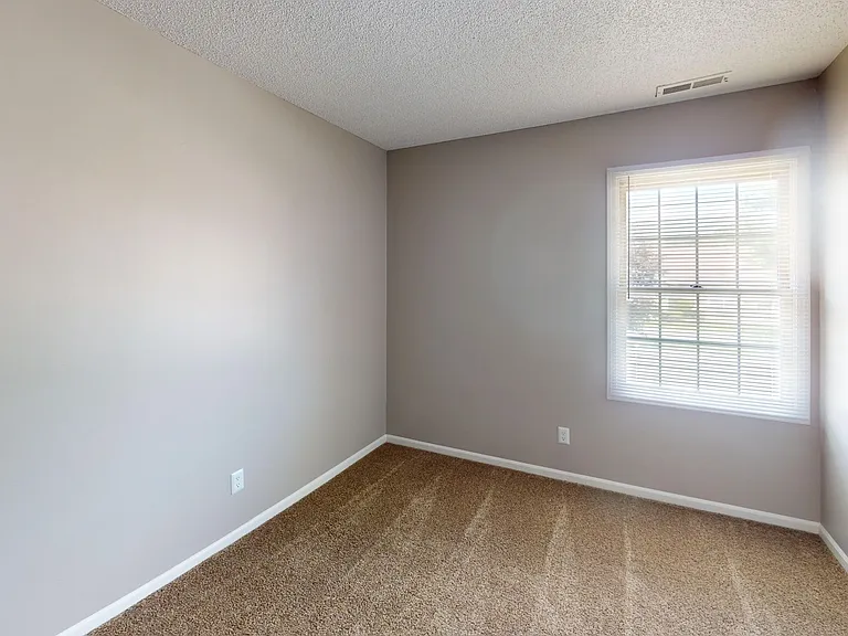 Turnberry Square Apartments — Photo 21