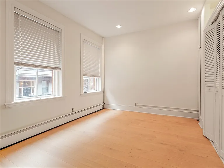 22 Irving St #2 — Photo 4