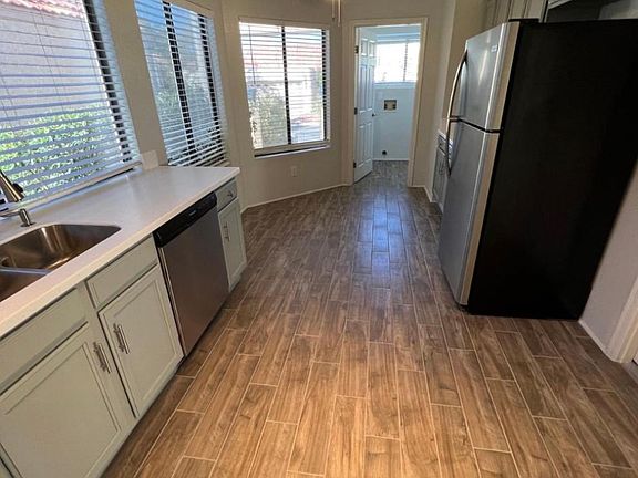 5th image of 250 E Belcourte Pl