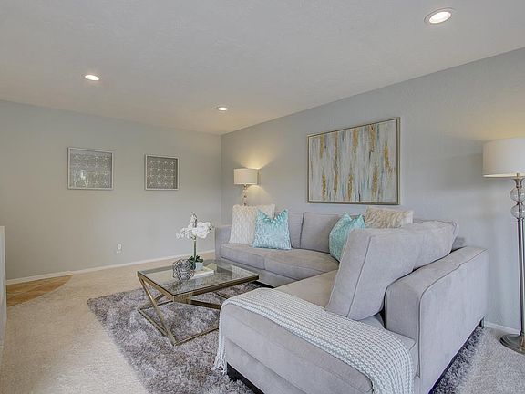 2nd image of 181 Del Medio Ave APT 209