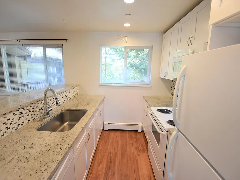 1920 19th St #11 — Photo 15