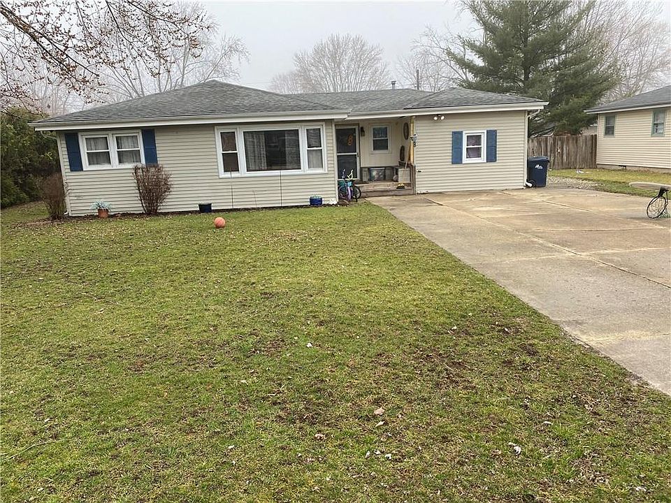 2nd image of 828 Belzer Dr