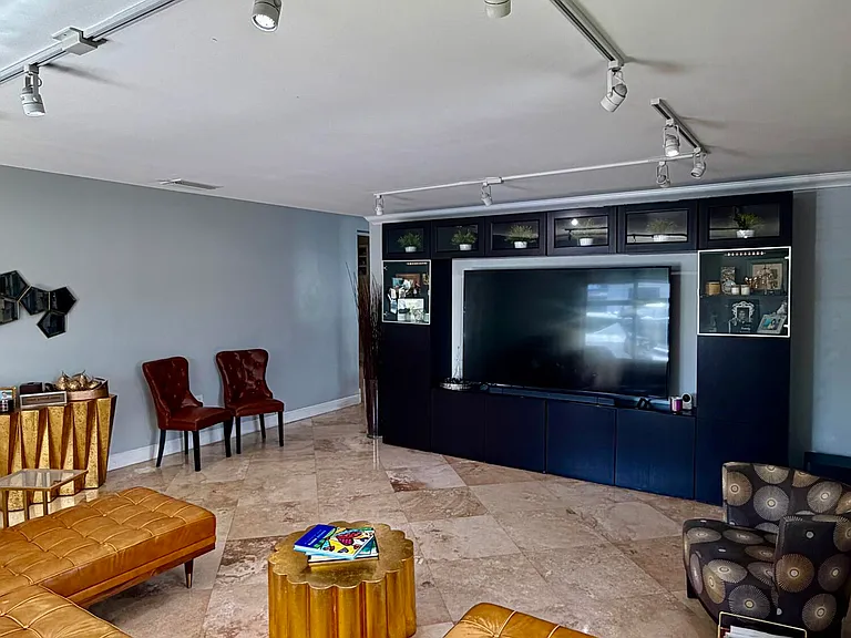 114 SW 57th Ct — Photo 4