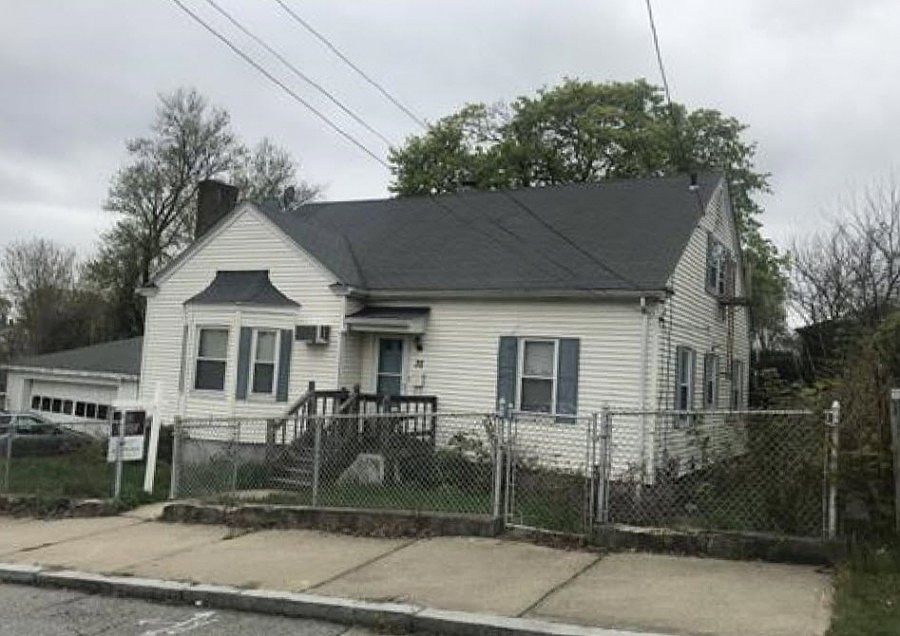 2nd image of 32 Malvern St