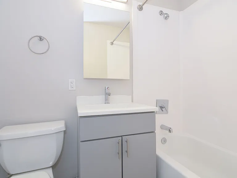 808-812 Memorial Drive II — Photo 17