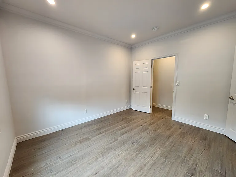 2437 1/4 Houston St #4 — Photo 3