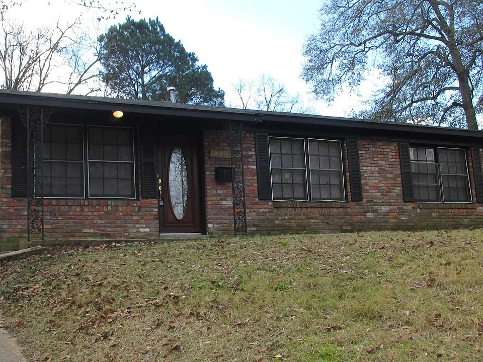 3334 Bedford Ln