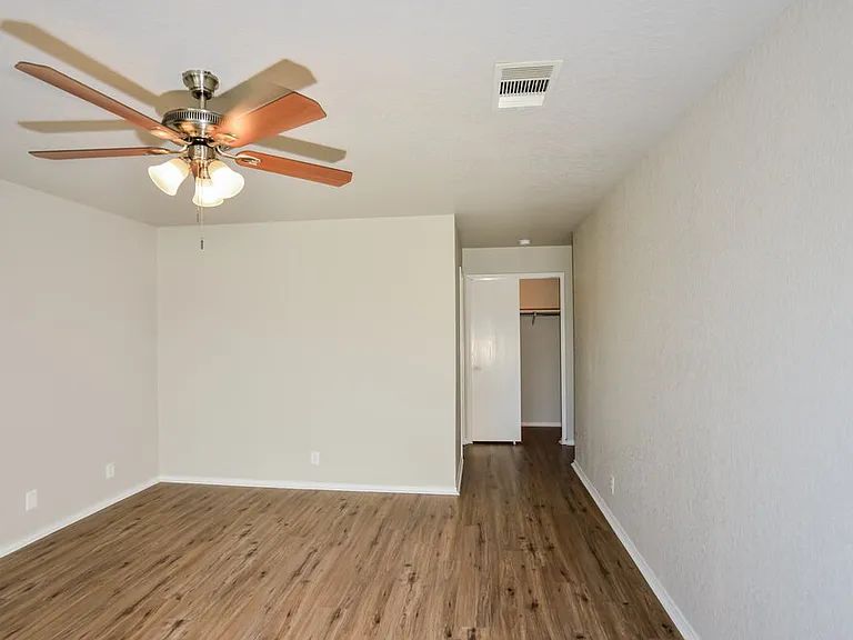 8014 Icicle Trl — Photo 10