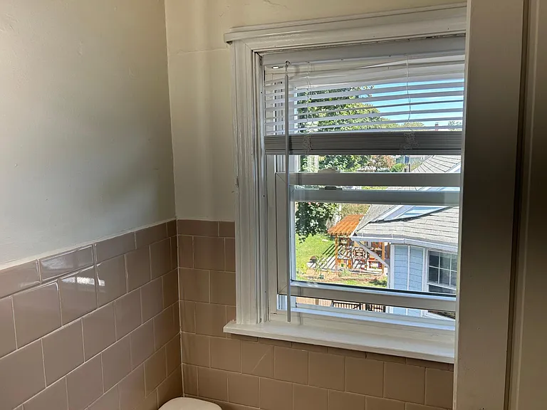126 Rochambeau Ave #2 — Photo 9