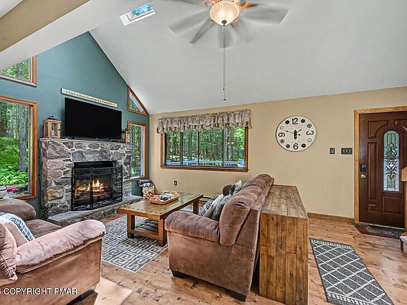 5th image of 1049 Maple Dr