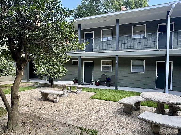 Spanish Oaks — Photo 4