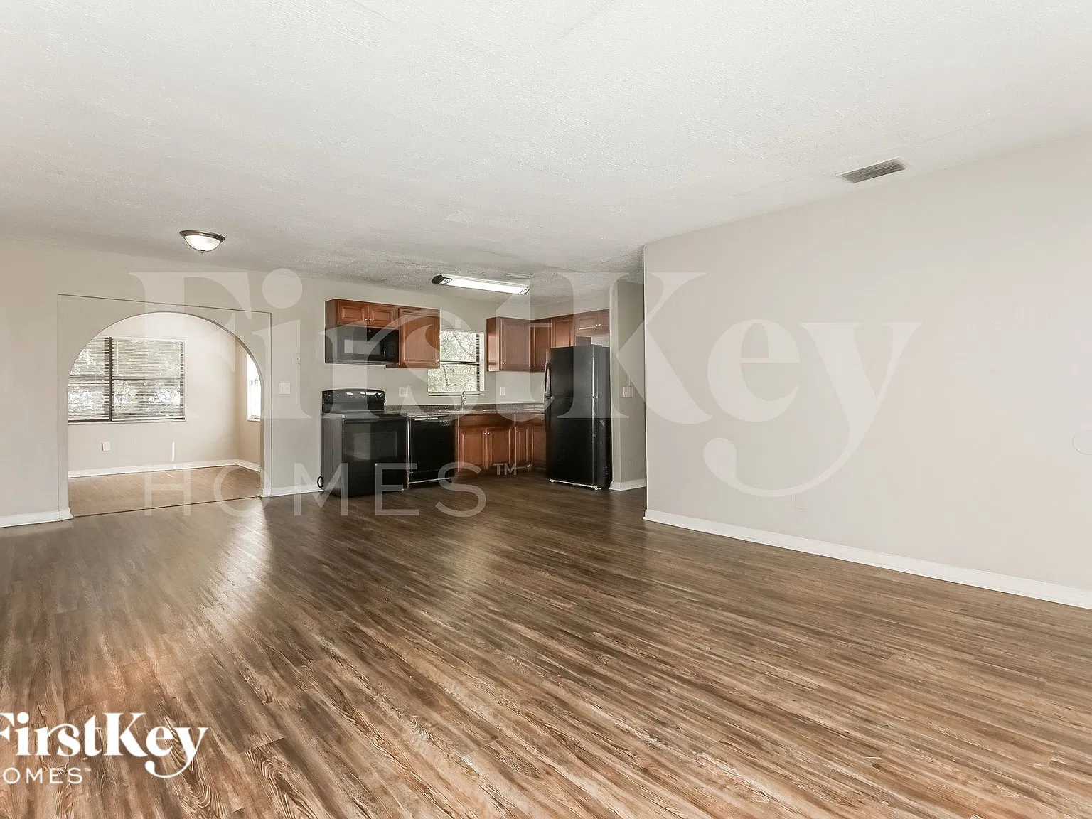 3 bed, 1.0 bath, 1652 sqft, $2,225 — Photo 3