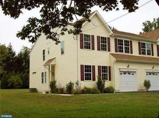 34 Maple Ave, Line Lexington, PA 18932