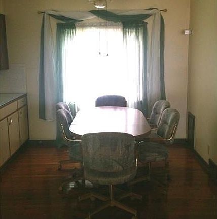 5th image of 1090 Welton Ave