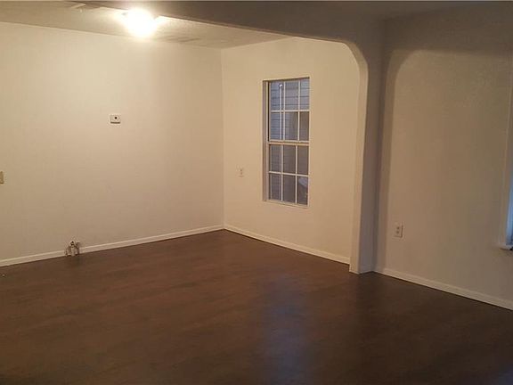 2nd image of 2925 W Clarendon Dr