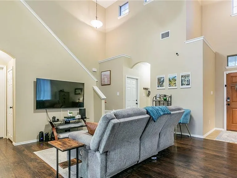 6707 Bayberry Dr — Photo 3