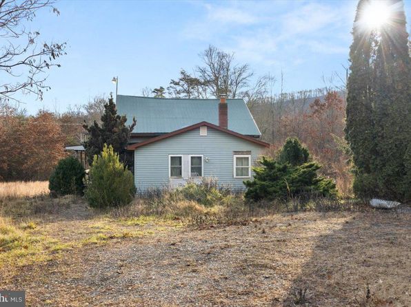 1929 Lake Ferndale Dr, Springfield, WV 26763