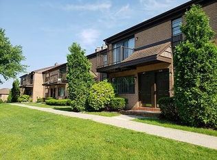 902 Solook Dr, Parlin, NJ 08859