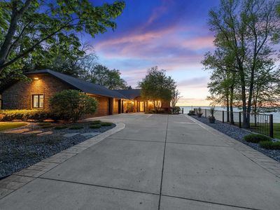 5035 Edgewater Beach Rd, Green Bay, WI, 54311