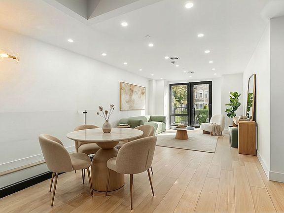 4th image of 371 Hawthorne St #1