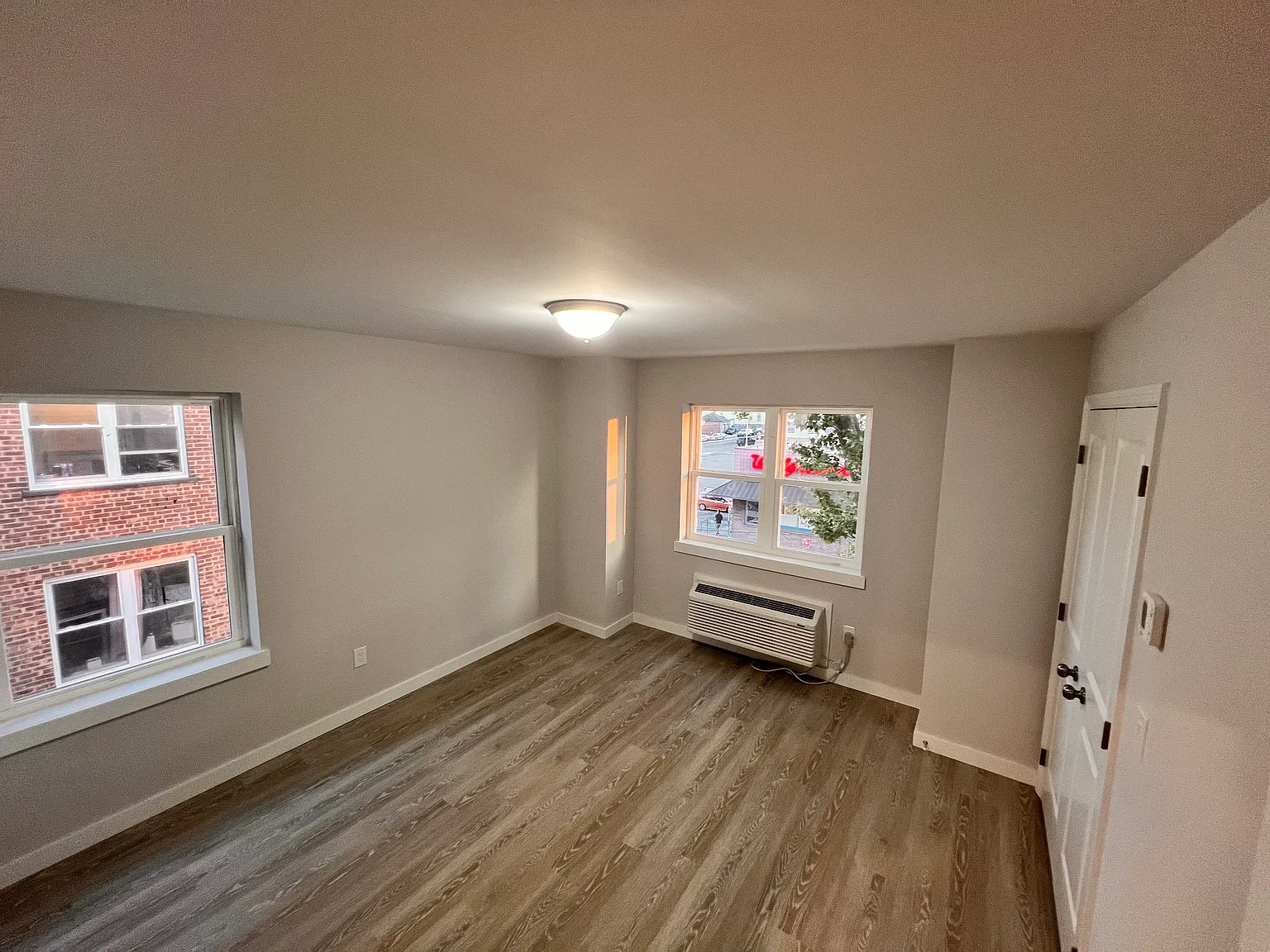 290 Gregory Ave — Photo 3