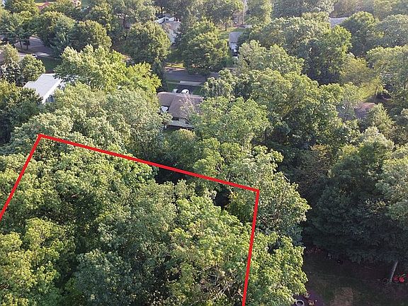 3rd image of 17 Lake Park Dr