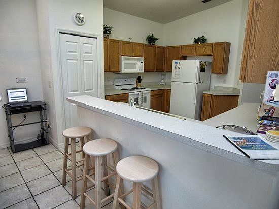 AM4P221BC-kitchen-and-breakfast-bar