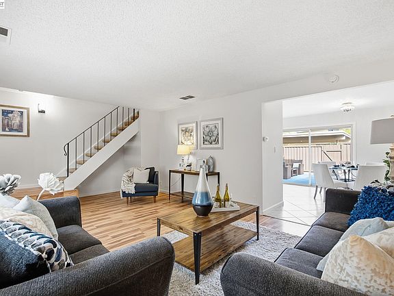 3rd image of 27534 Stromberg Ct