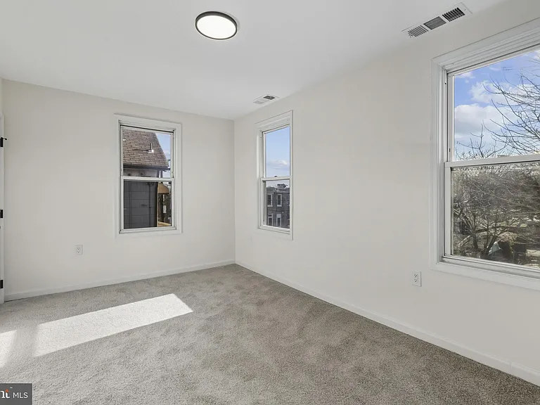 507 Washburn Ave — Photo 16