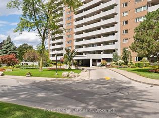 270 Scarlett Rd #1305, Toronto, ON M6N4X7
