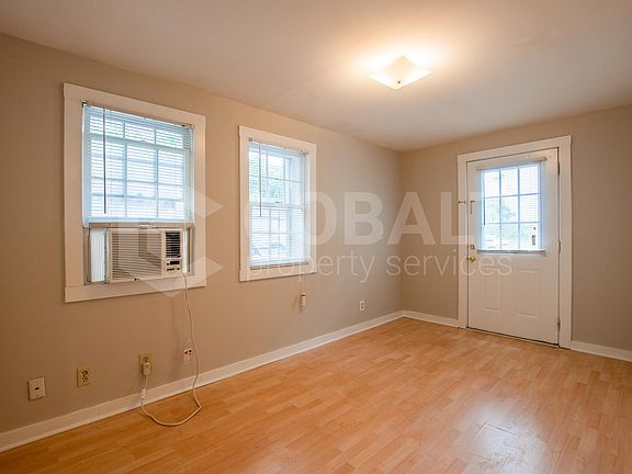 4th image of 674 Somerset Ter NE #B