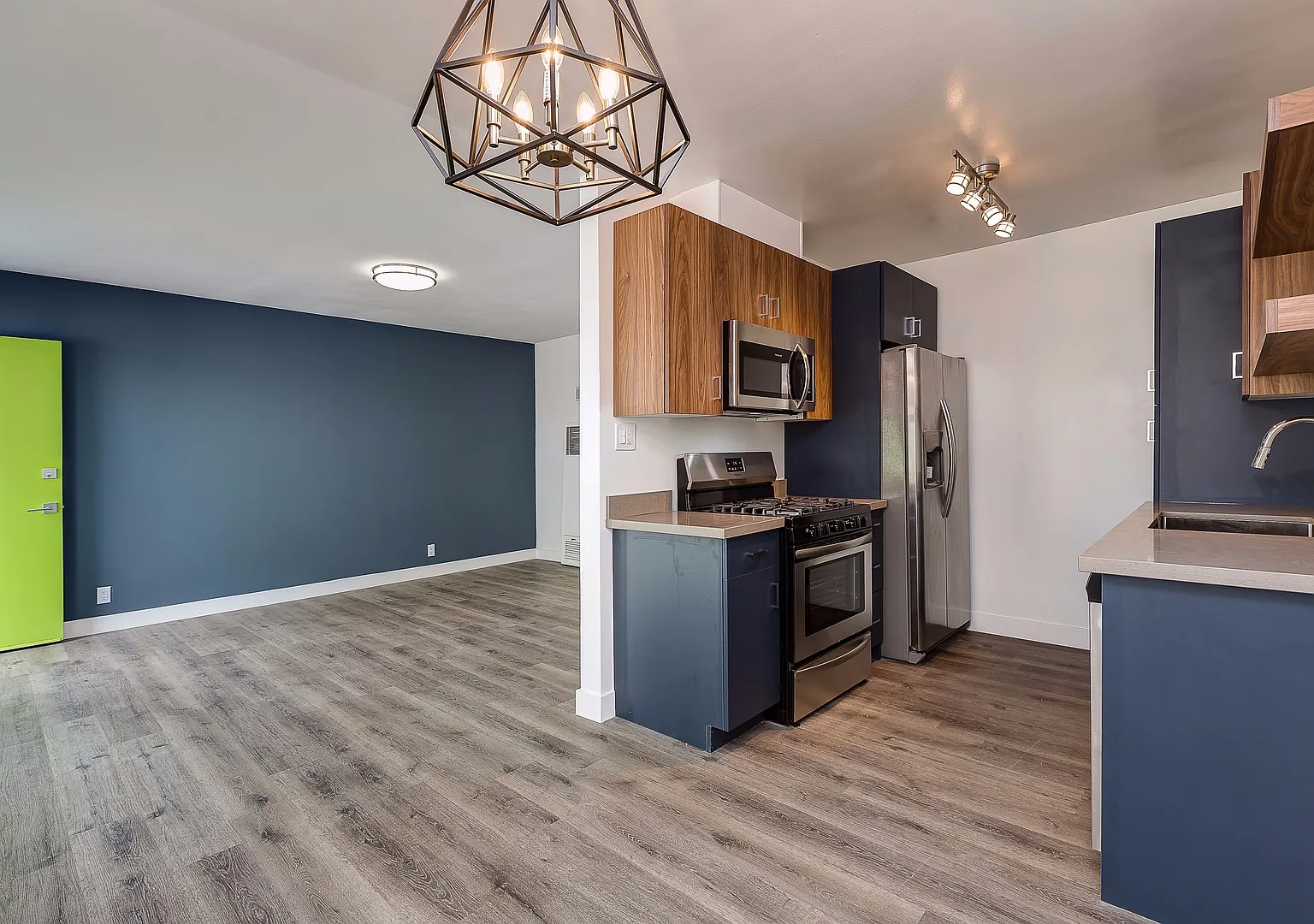 Pine Crest Apartments — Photo 2