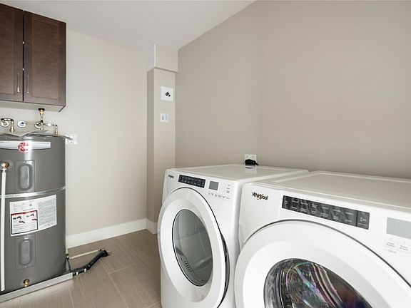 4th image of 1165 Sutherland Ave #407