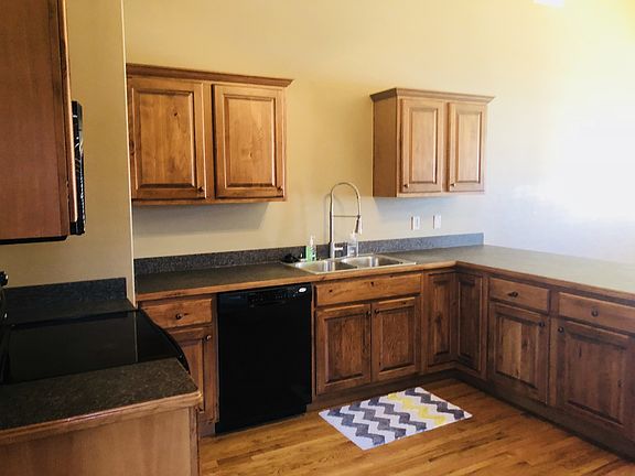 5th image of 1410 Meadowbrooke Ln
