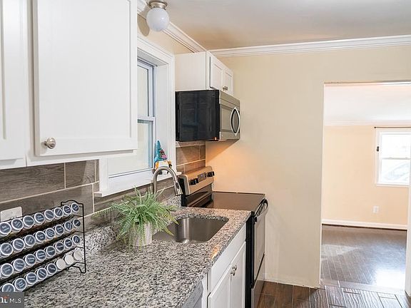 4th image of 5206 Mapleshade Ln W