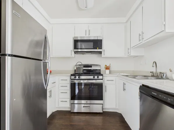 The Woodside Apartments, 17810 Merridy St APT 214, Northridge, CA 91325