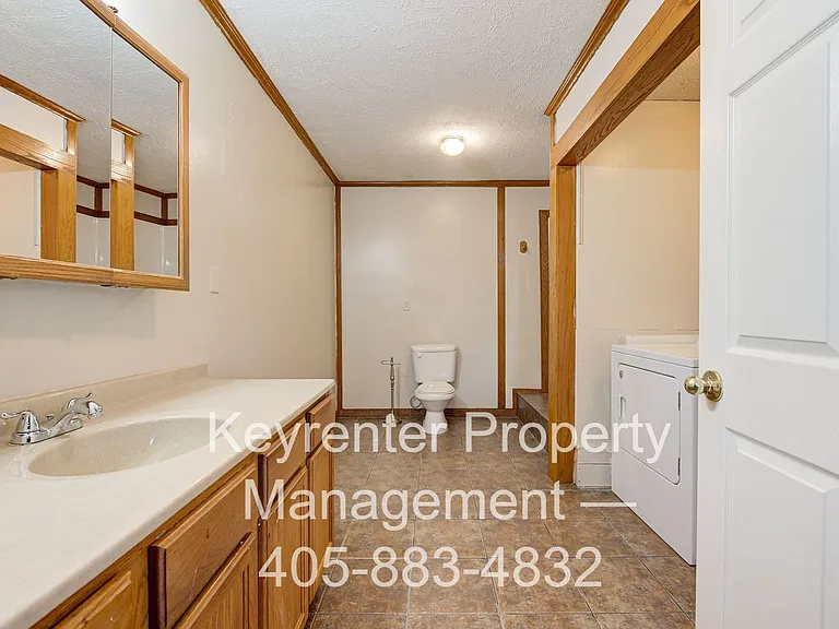 3607 SW 12th St — Photo 25