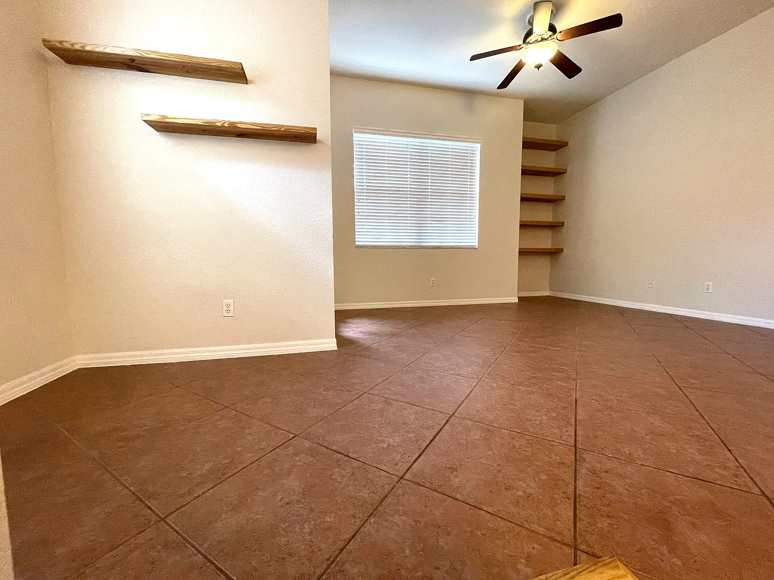 2 bed, 1398 sqft, $2,600 — Photo 4